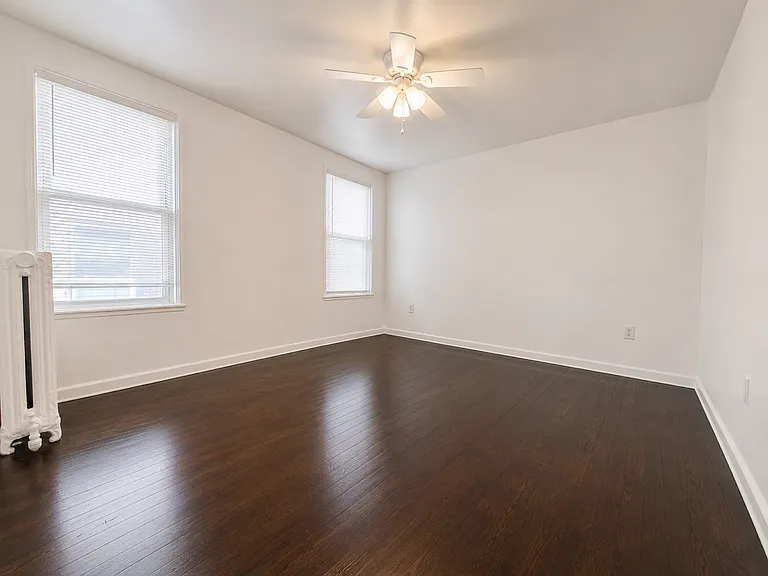 63 N Linwood Ave — Photo 5