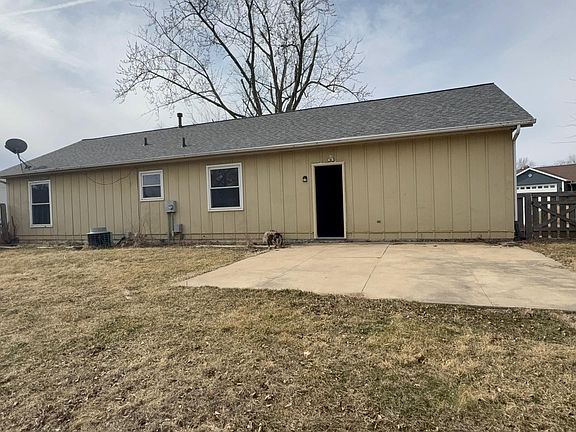 2nd image of 6826 Arbor Ln NE