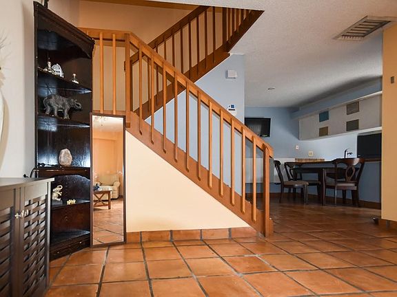 5th image of 410 Live Oak Ln