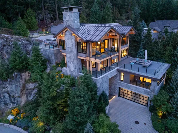 7465 Treetop Ln, Whistler, BC V8E 0E9