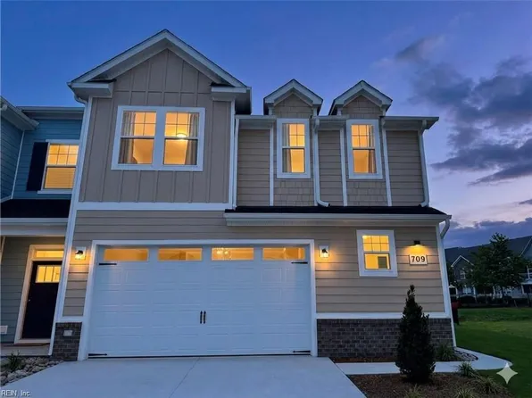 709 Flatrock Ln, Chesapeake, VA 23320