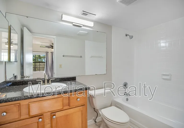 305 Lakepointe Dr #104 — Photo 7