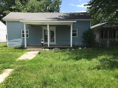 560 S Salt Pond Ave, Marshall, MO, 65340