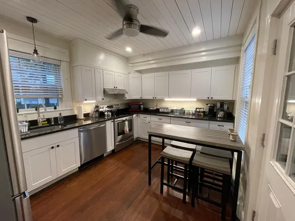 5 Elliot Pl #1, Newport, RI 02840