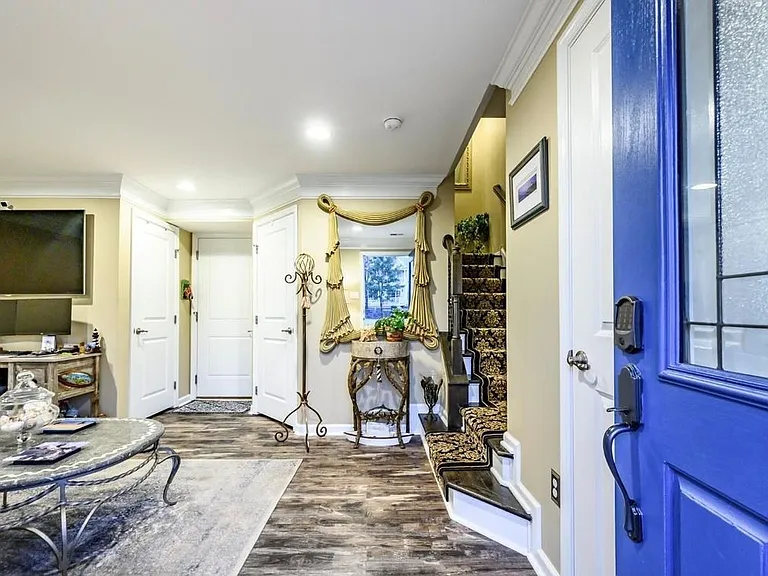 303 Bayside Ct — Photo 9