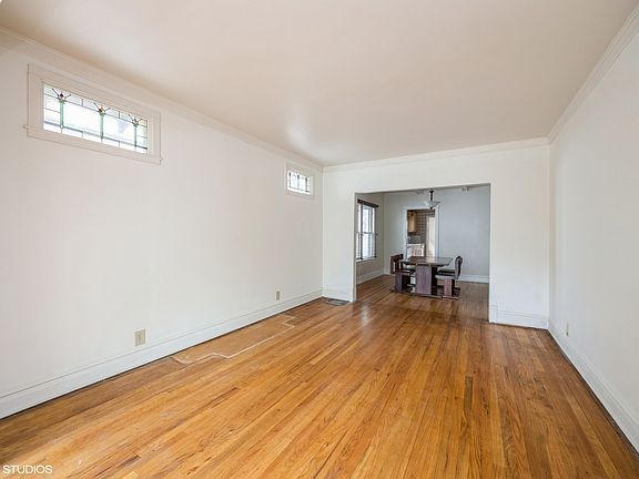 5th image of 533 Clarence Ave