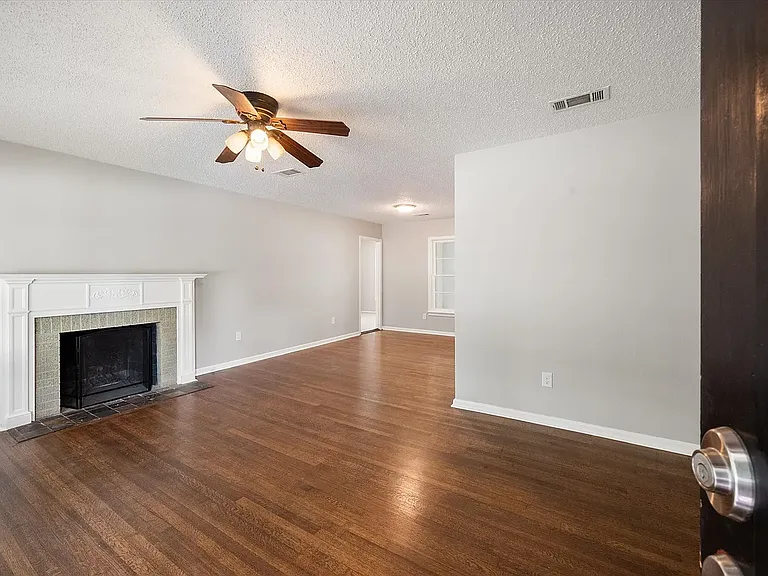 3504 Rogers Ave — Photo 3