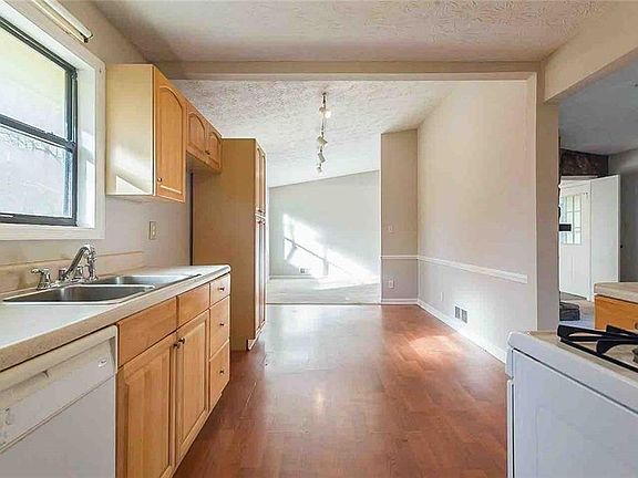 2nd image of 2255 Bedford Ct