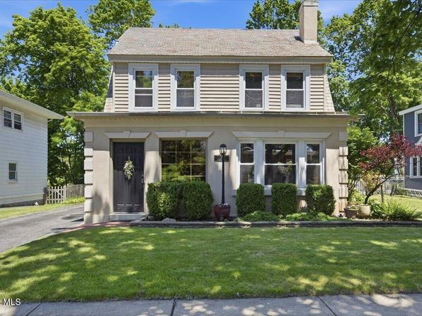 11 Freeman Road, Albany, NY 12208