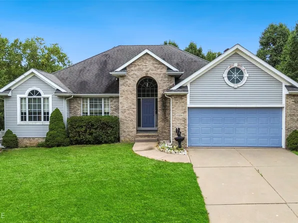 13208 Rocklyn Dr, Urbandale, IA 50323
