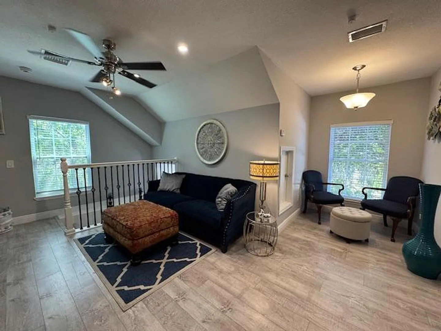 1 Bedroom Renovated Garage Apartment — Photo 4
