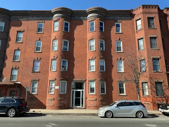 828 Chicopee St, Chicopee, MA 01013