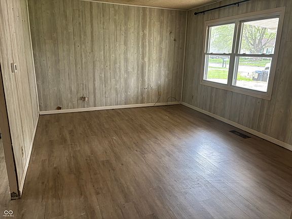 3rd image of 412 Fairlane Dr