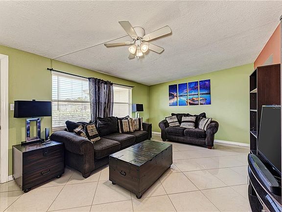 3rd image of 3002 Oxford Dr W