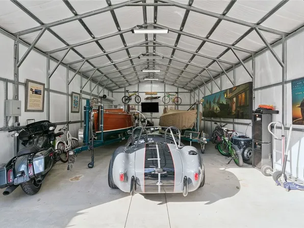 127 Dodge Rd, Saint Simons Island, GA 31522