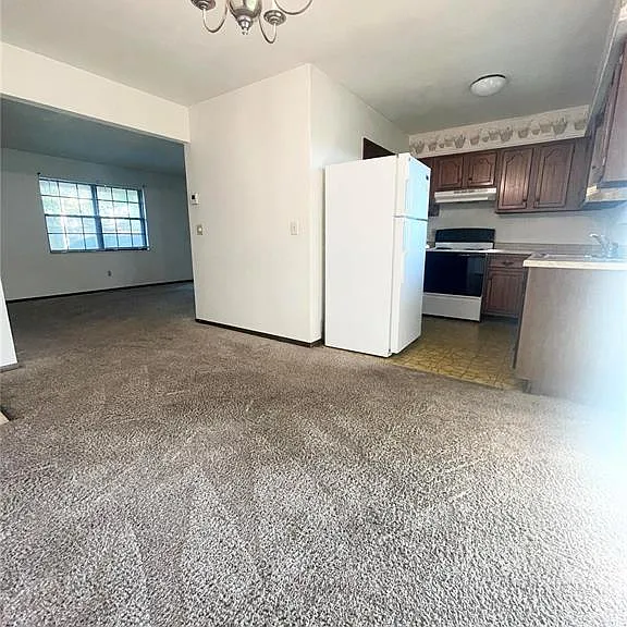 139 Stacy Dr — Photo 2