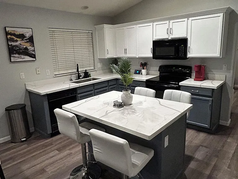 10826 W Wilshire Dr — Photo 6