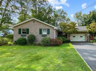 3236 Beechwood Dr, Hubbard, OH