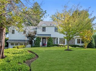12 Lynn Rd, Port Washington, NY 11050