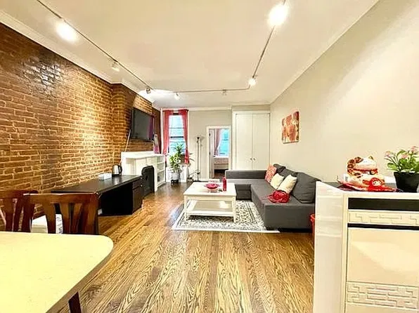 212 East 70th Street image 1 of 13
