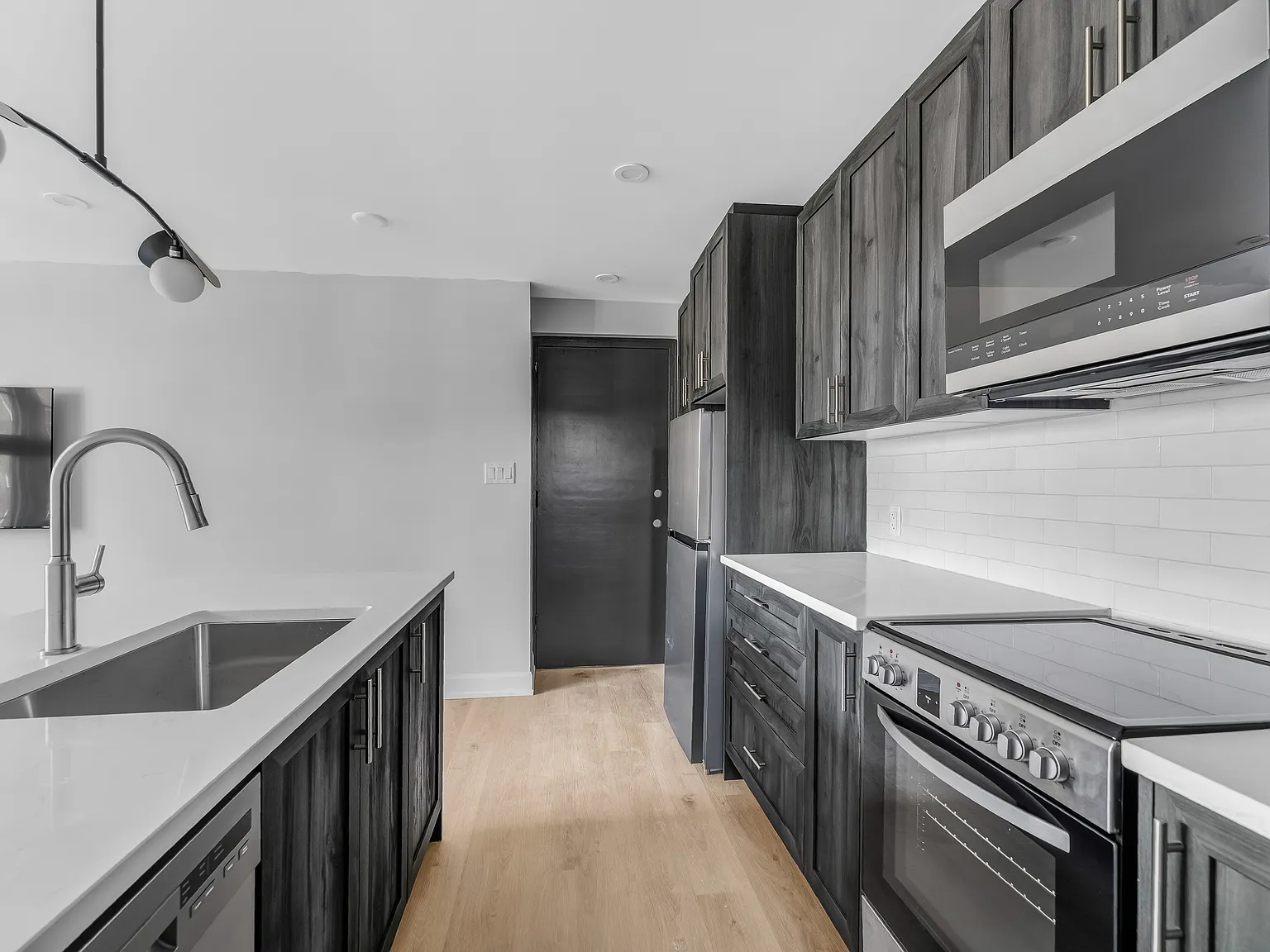 658 Somerset Street West — Photo 4