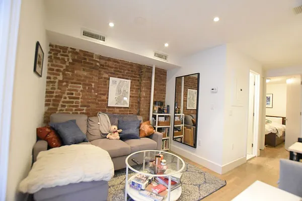 Rented by REAL New York | media 28