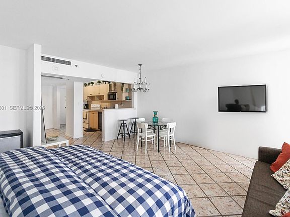 4th image of 100 Lincoln Rd #818