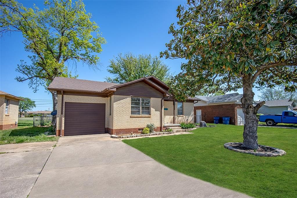 928 W Cherokee St, Lindsay, OK 73052 | Zillow