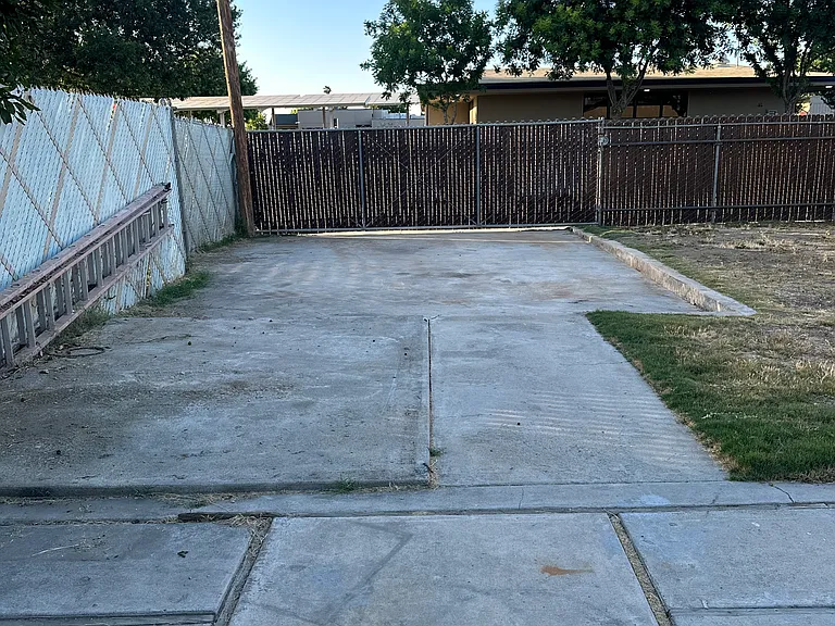 2901 Belhaven St — Photo 49