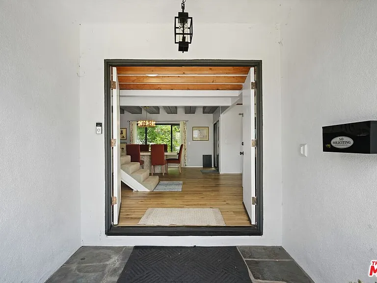 6558 Lasaine Ave — Photo 7