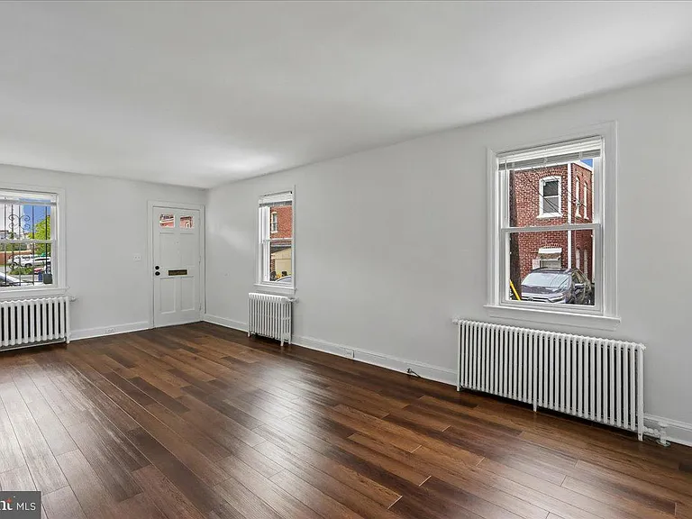 108 Baggett Pl — Photo 2