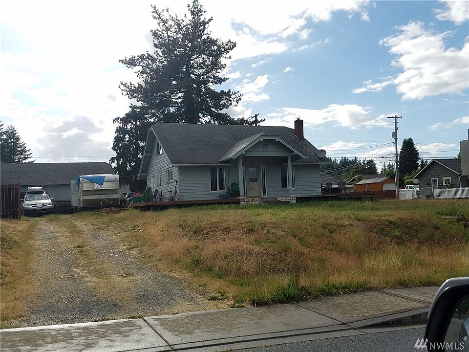 1st image of 122 Rainier Ave N