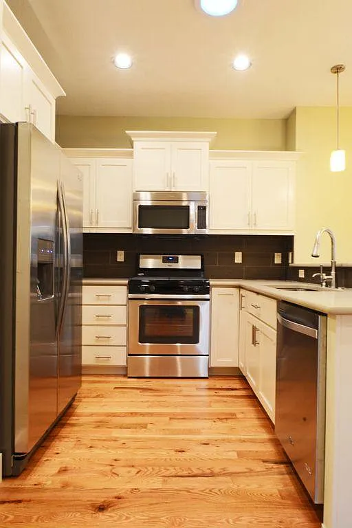 3 bed, 1440 sqft, $2,250 — Photo 3