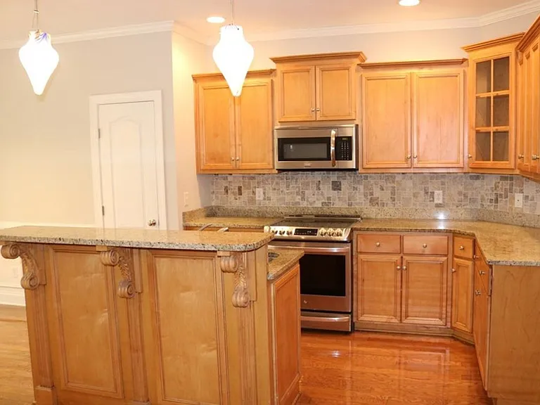 806 Leslie Ct — Photo 16