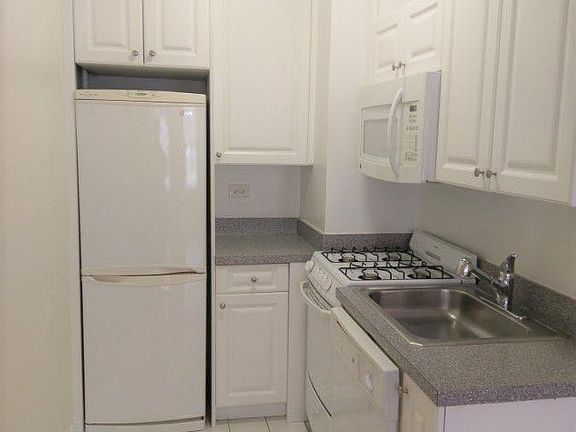 2nd image of 52 W 56th St #4E