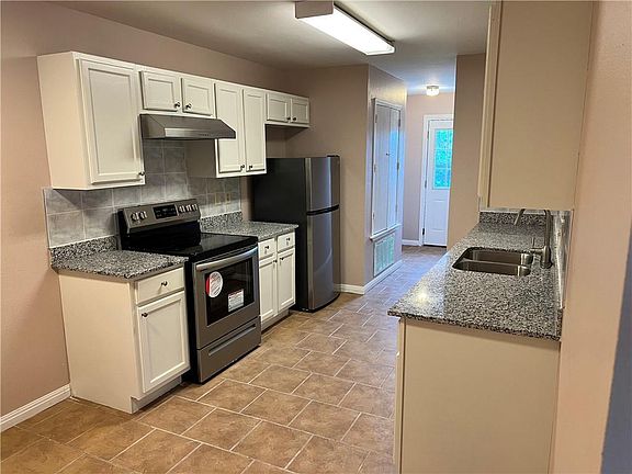 4th image of 2449 W Yvonne Dr