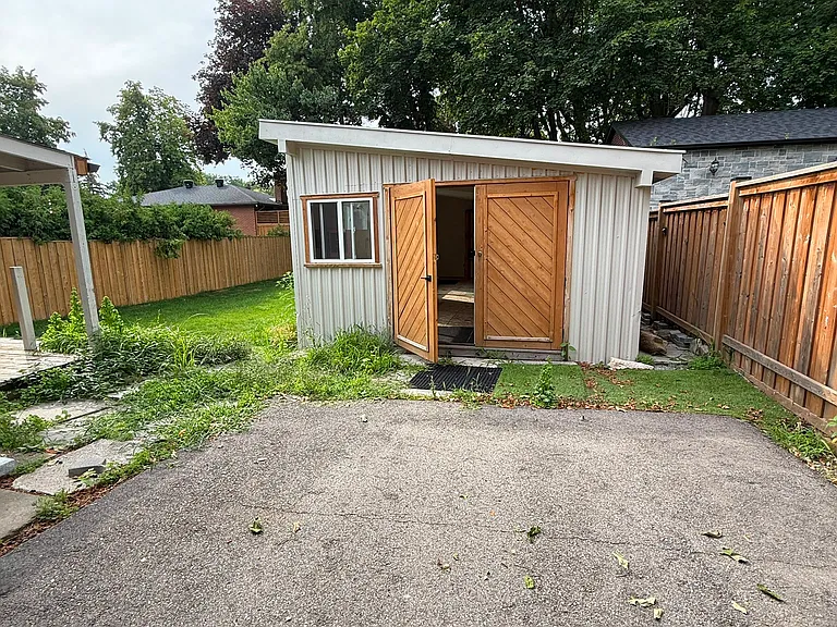 121 Paisley Blvd E — Photo 15