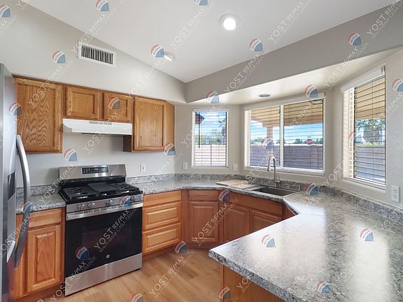 4th image of 284 N Ashley Ave