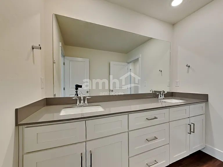 2440 S Deborah Ave — Photo 15