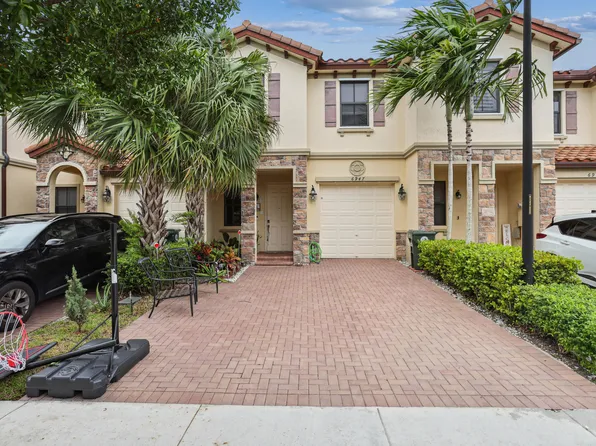 6947 Broadland Way, Coconut Creek, FL 33073