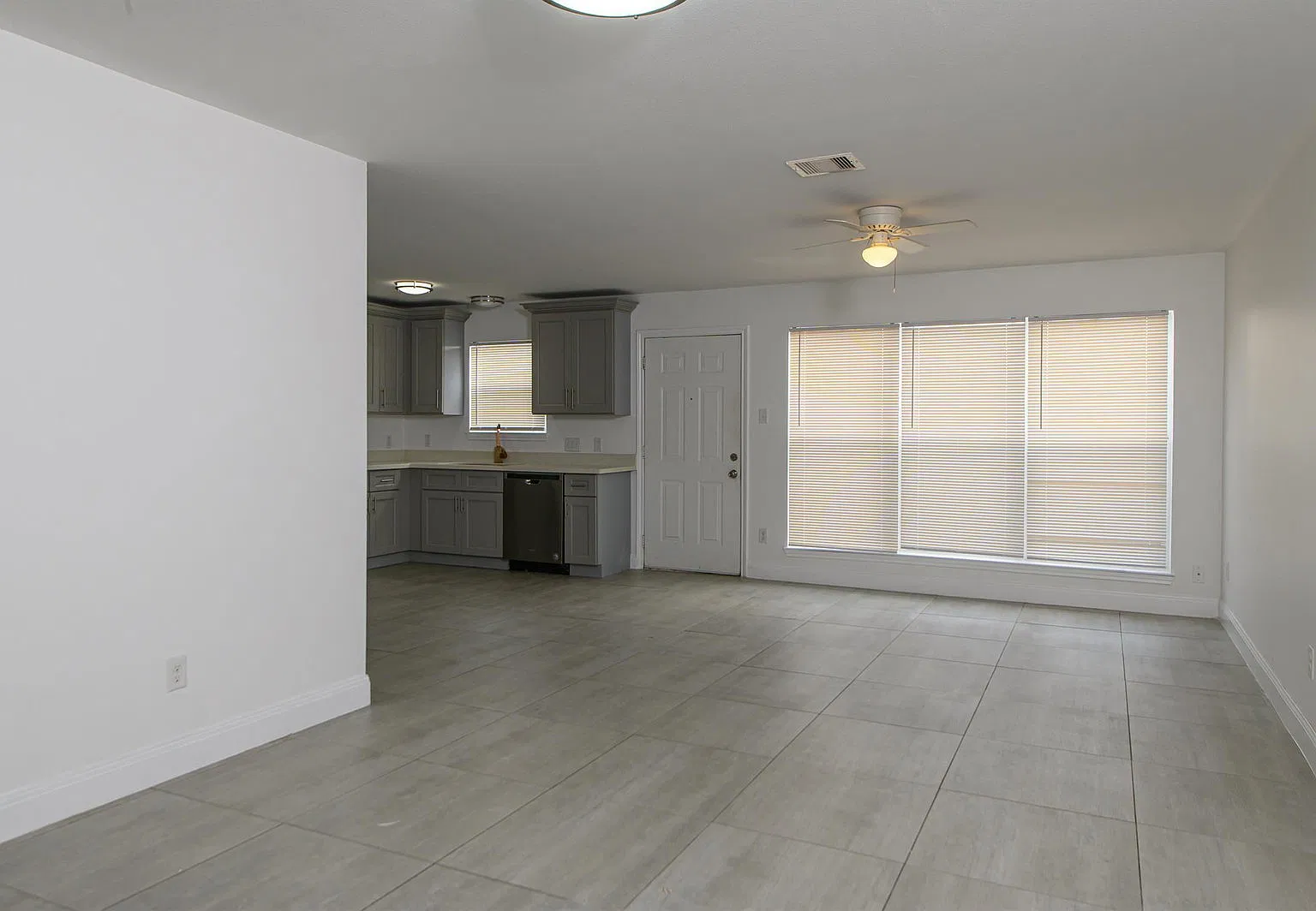 4 bed, 2.5 bath, 1752 sqft, $1,850 — Photo 3