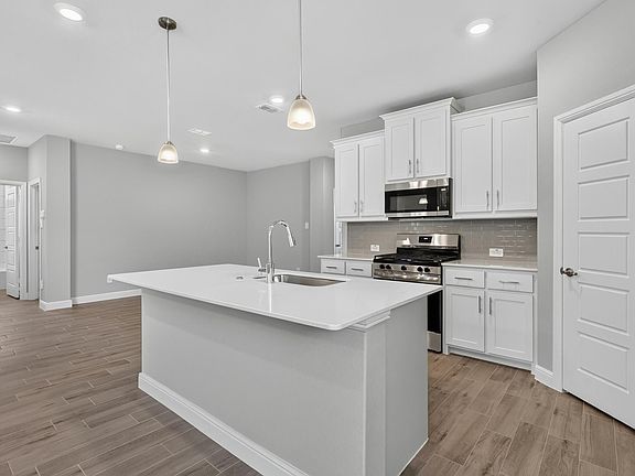3rd image of 724 Rubicon Rd