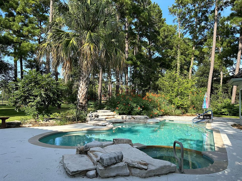 1st image of 110 Pine Ct