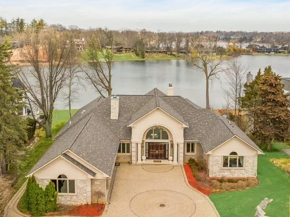 1606 Apple Ln, Bloomfield Hills, MI 48302