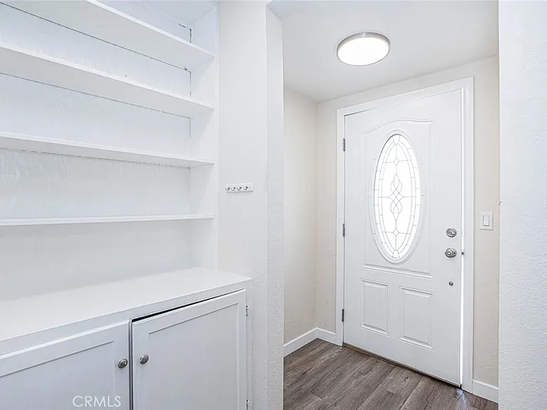 7820 Lasaine Ave — Photo 2