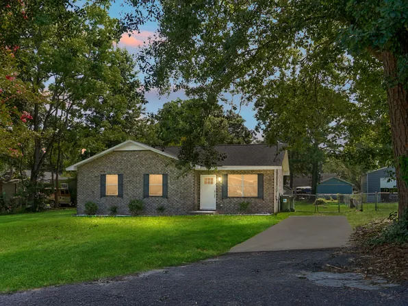 112 Gardenia Dr, Moncks Corner, SC 29461