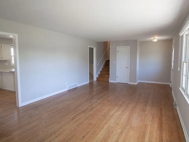2207 Bushnell Dr — Photo 5
