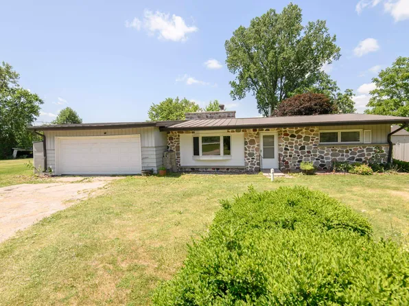 W224S9735 Big Bend Dr, Big Bend, WI 53103