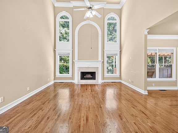3rd image of 5135 Deerlake Dr