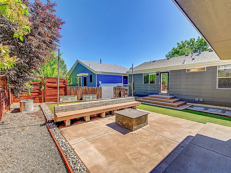 1560 Bain Dr — Photo 33